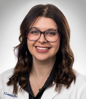 victoria-lesniak-headshot